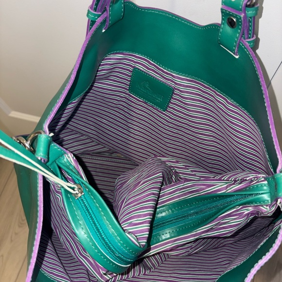 Vibrant Green Leather Tote with Structured Design - Picture 7 of 11